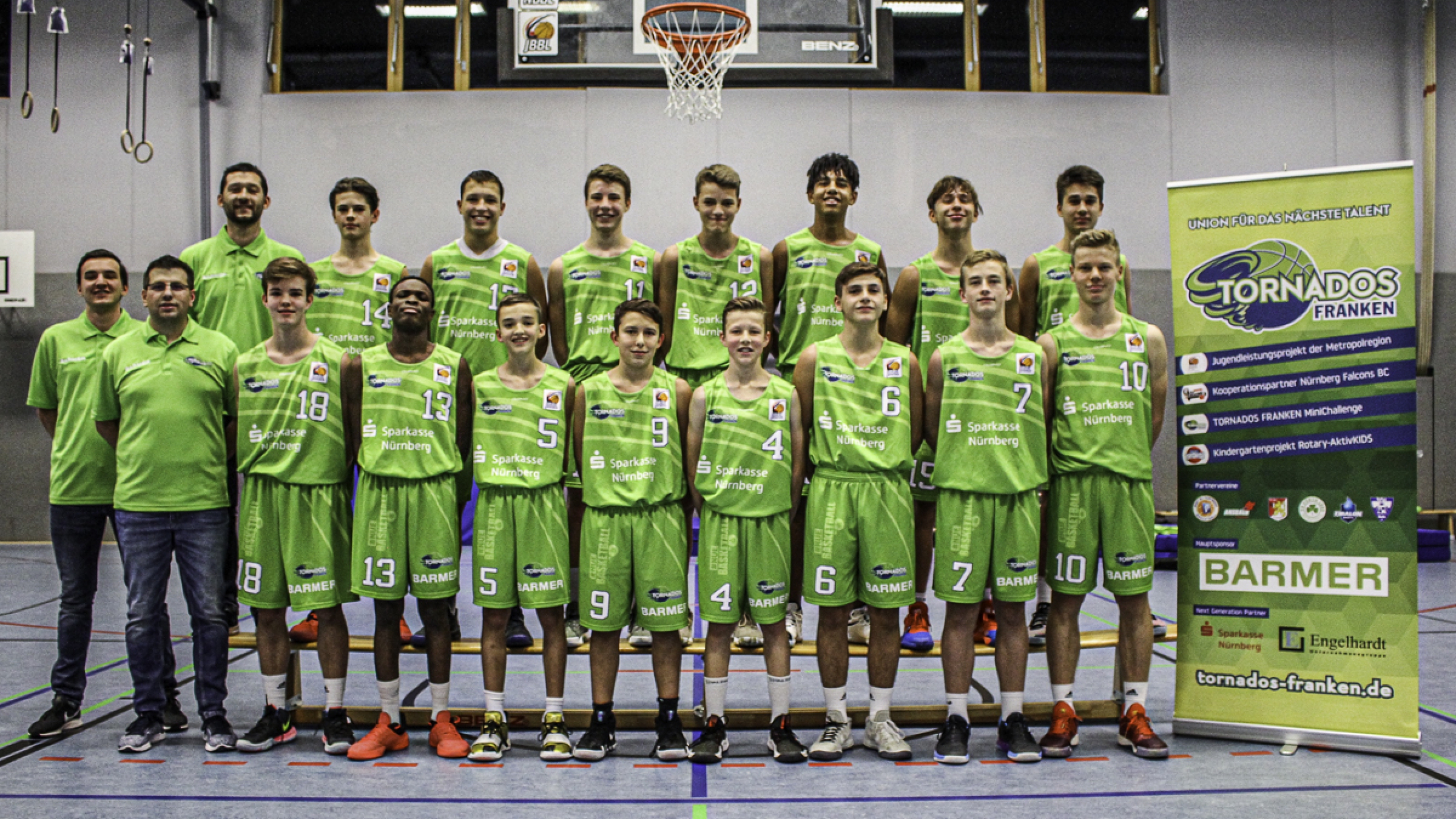 Mannschaftsfoto BARMER Basketball Akademie TORNADOS FRANKEN